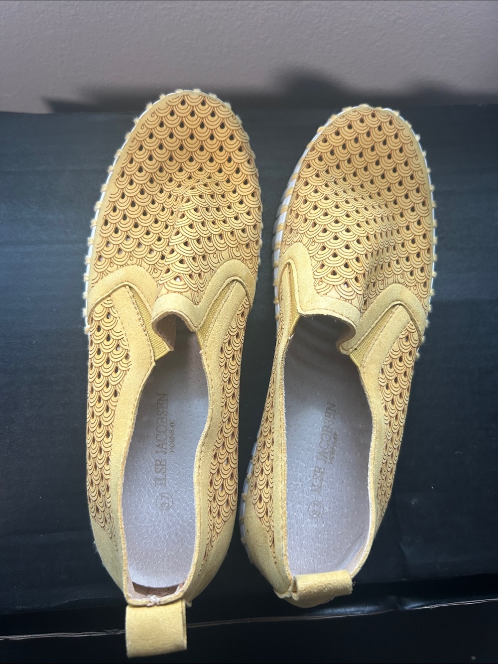 Ilse Jacobsen mustard yellow scallop slip-on sneakers